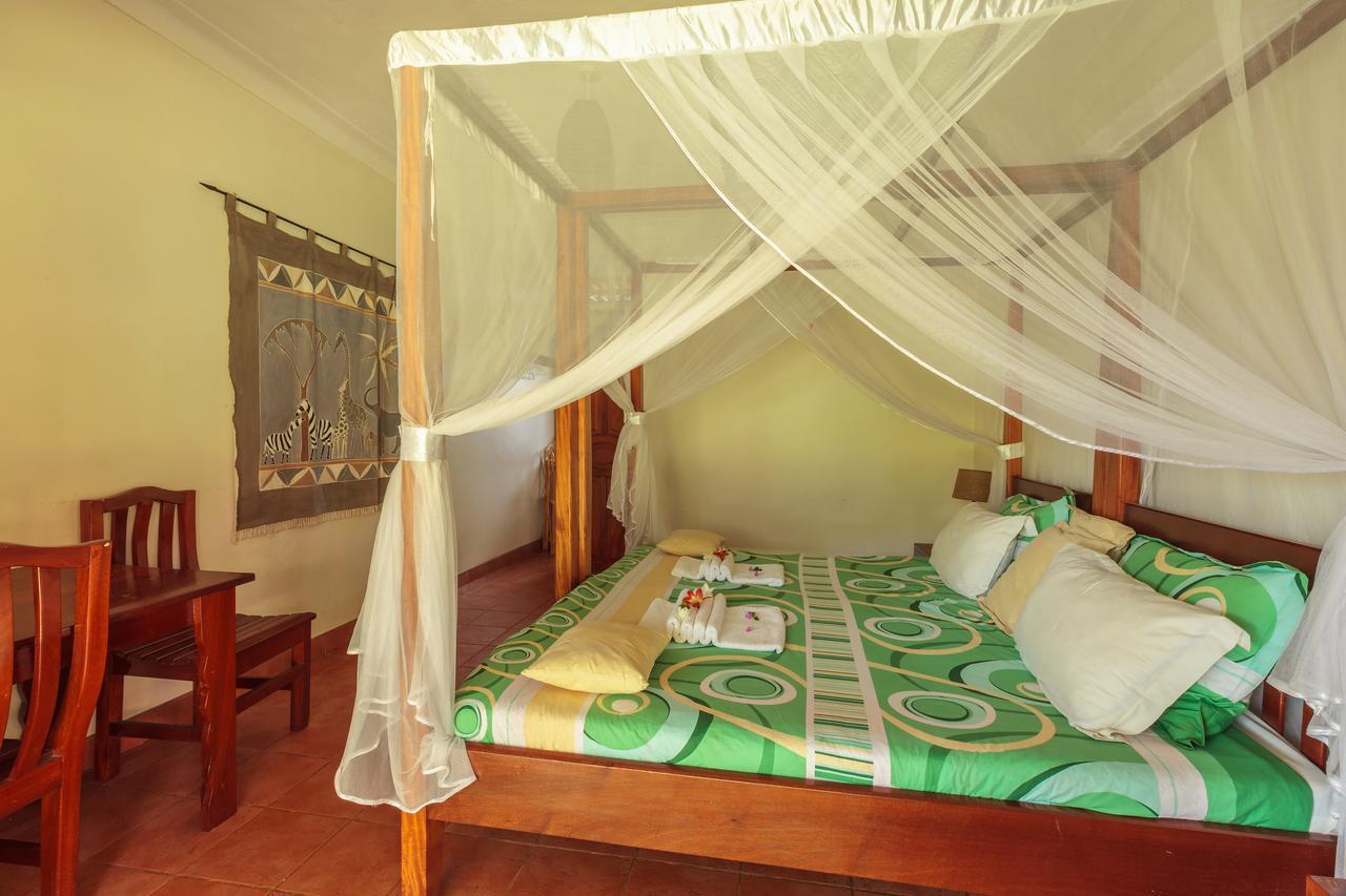 Airport Guesthouse Энтеббе Экстерьер фото