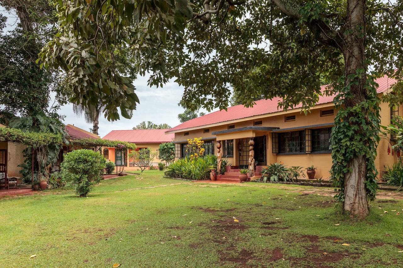 Airport Guesthouse Энтеббе Экстерьер фото