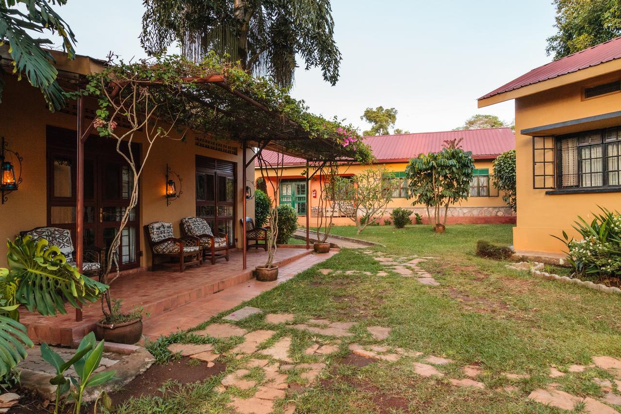 Airport Guesthouse Энтеббе Экстерьер фото