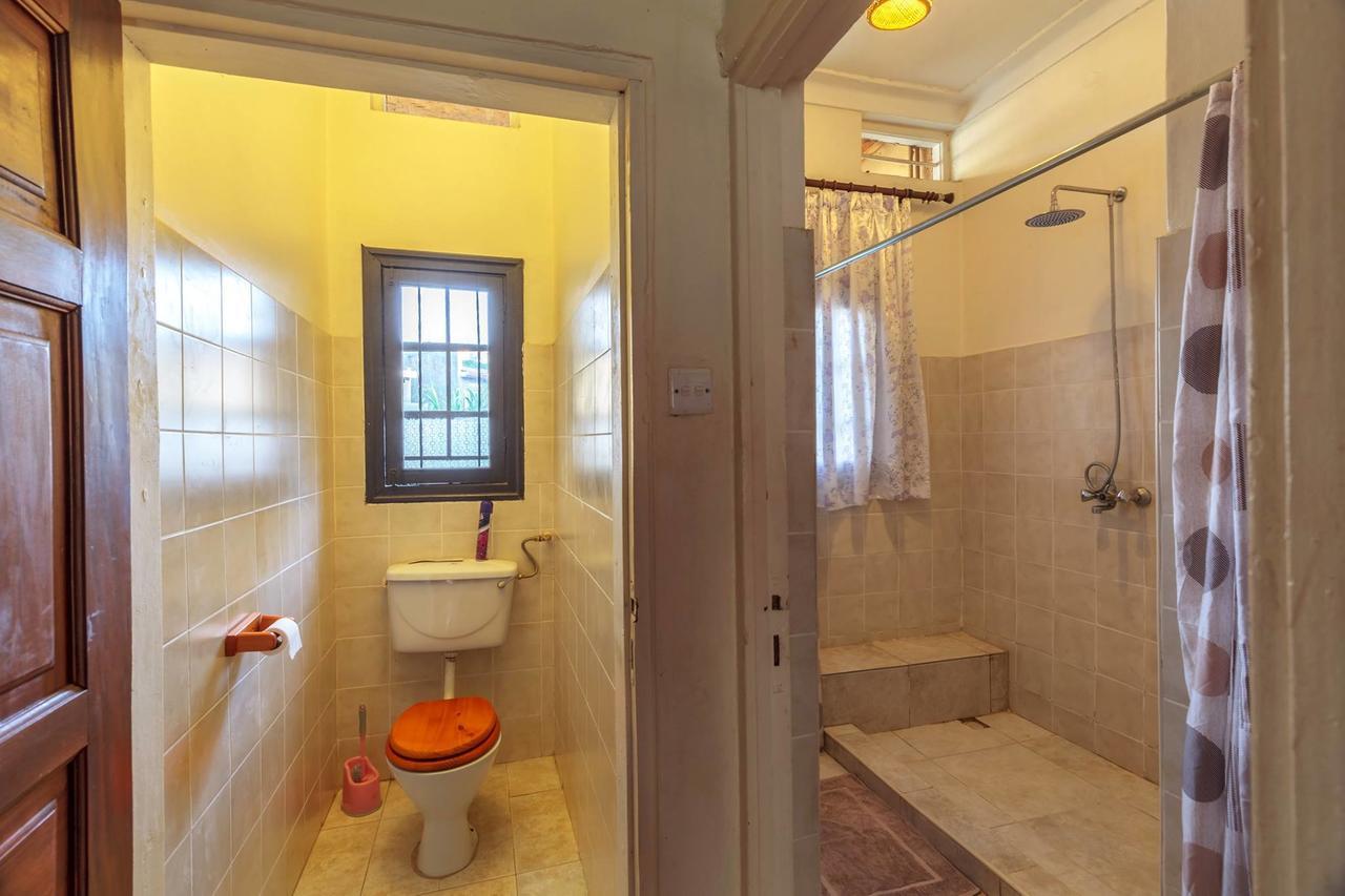 Airport Guesthouse Энтеббе Экстерьер фото